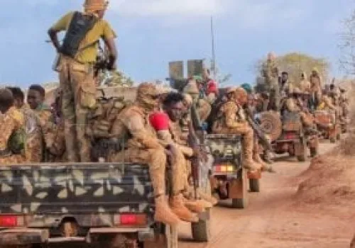 مقتل 30 عنصراً من حركة الشباب في غارات جوية للجيش الصومالي بإقليم شبيلي الوسطى