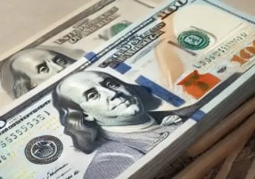 انخفاض ملحوظ في سعر الدولار مقابل الجنيه المصري خلال التعاملات الصباحية