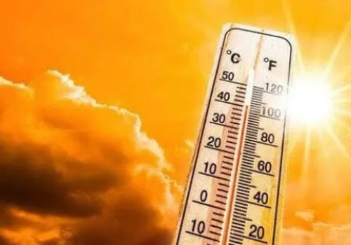 الأرصاد الجوية تحذر: أجواء حارة ورطبة تسيطر على مصر غداً السبت