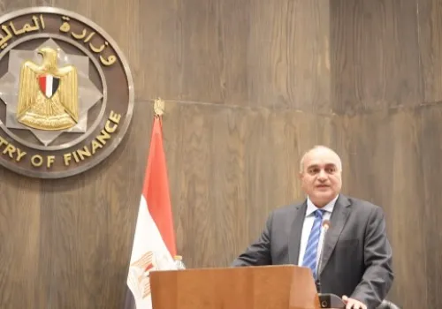 وزارة المالية تُكرّم التميز في الأداء من خلال تسليم كأس الإبداع لقطاع الحسابات والمديريات