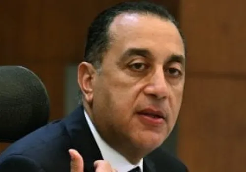 مدبولي يستعرض تاريخ الجمعية الجغرافية المصرية خلال جولة تفقدية في القاهرة