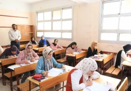 طلاب الثانوية العامة يستعدون لامتحان اللغة العربية 2026: تفاصيل توزيع الدرجات وشروط النجاح غداً