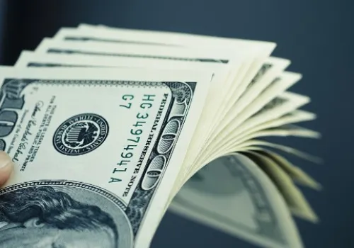 انخفاض ملحوظ في أسعار الدولار بمصر نهاية الأحد.. تراجع بقيمة 10 قروش