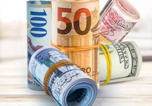 تراجع ملحوظ في أسعار العملات الأجنبية مقابل الجنيه المصري: تحديثات البنك الأهلي يوم الإثنين