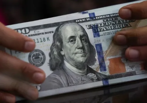 تراجع ملحوظ في سعر الدولار مقابل الجنيه المصري مع بداية الأسبوع: تفاصيل أسعار الصرف في البنوك