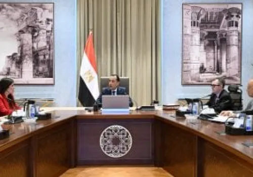رئيس الوزراء يستعرض تقدم تنفيذ خطة تحلية مياه البحر لتعزيز الأمن المائي في مصر